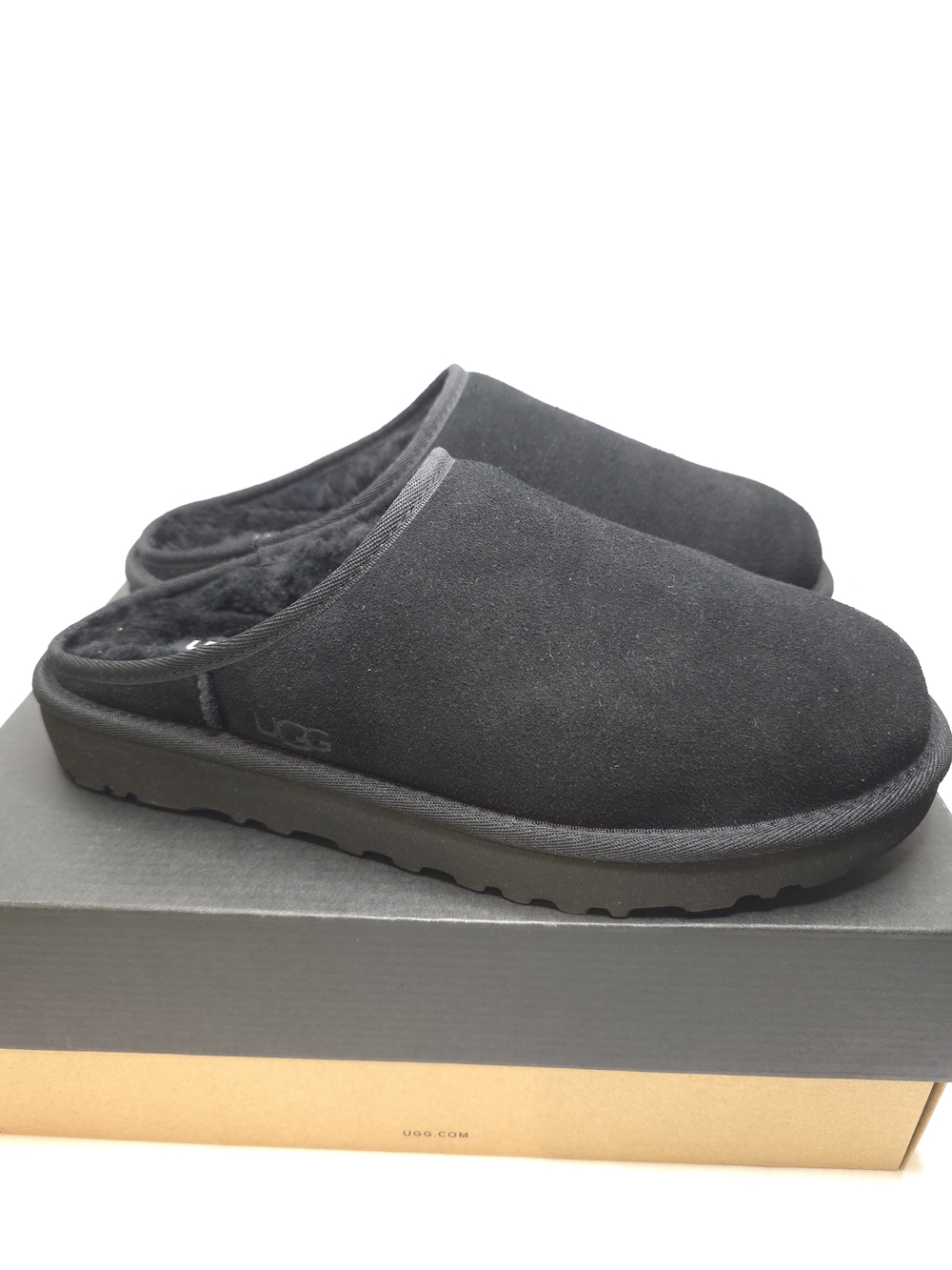 UGG BLACK CLASSIC SLIP-ON SUEDE/ SHEEPSKIN SLIPPERS, MEN US 9/ EUR 42